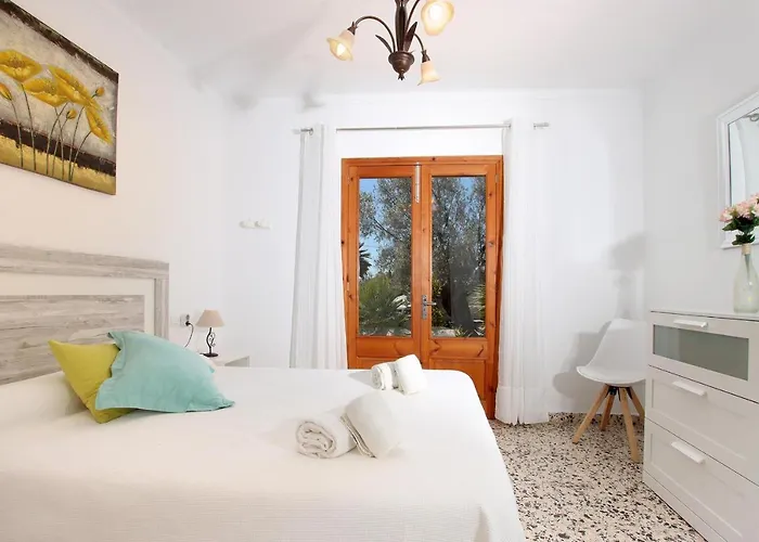 Hébergement de vacances La Vinya Oliver - Oliver